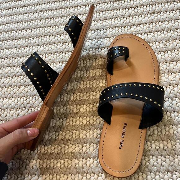 FREE PEOPLE Amelie Tiny Stud Sandals Jewelry Ring Flats - Picture 5 of 6